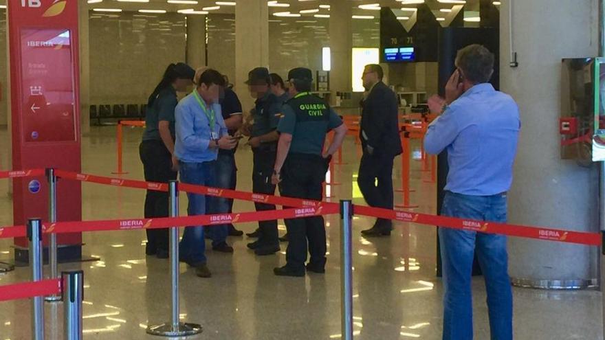 Un paquete sospechoso obliga a cerrar las salidas de Son Sant Joan