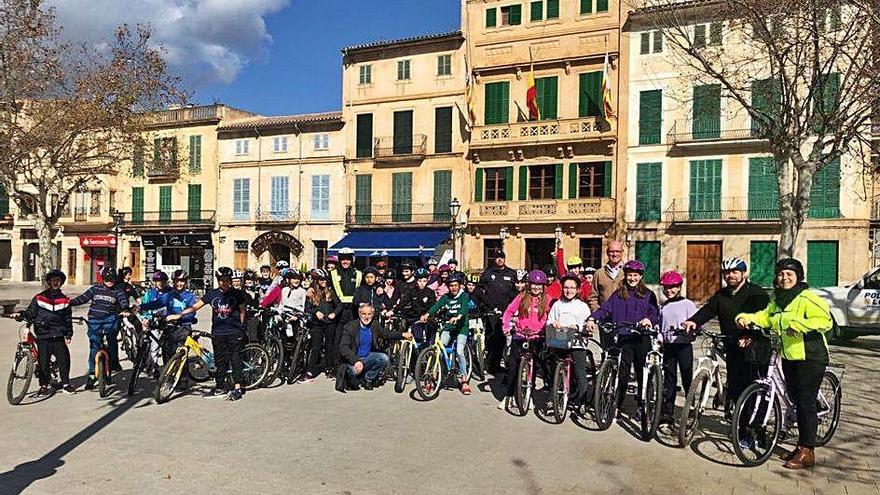 Recibimiento ciclista en la plaza d&#039;Espanya.