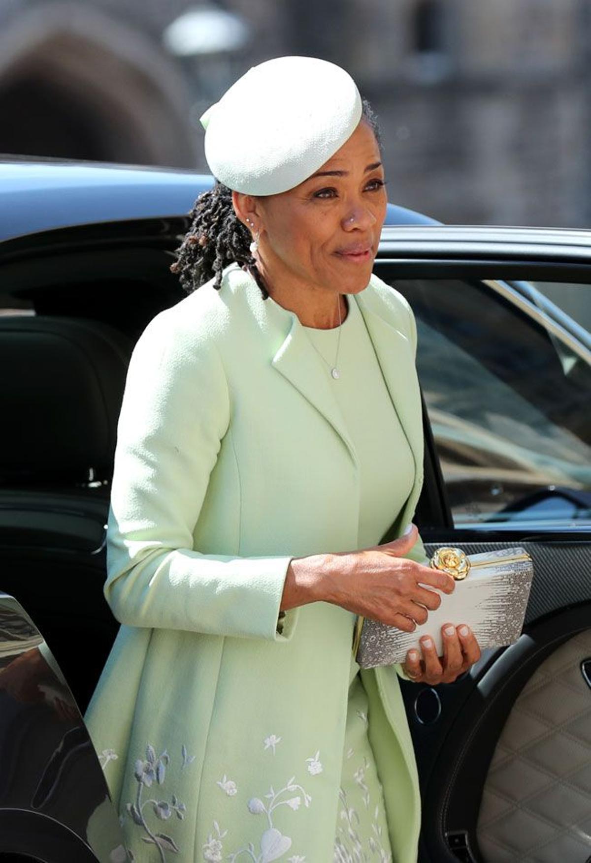 Doria Ragland llegando a la capilla de San Jorge en la boda de Meghan Markle y el príncipe Harry