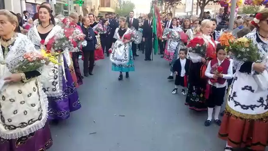 Ofrenda a la Virgen de la Caridad en el día grande de Cartagena