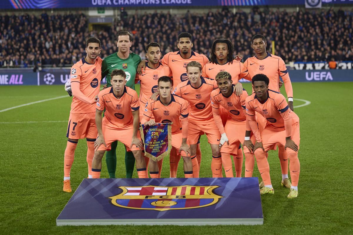 Previa partido de Champions League Club Brugge vs FC Barcelona Foto: Dani Barbeito Recepción en el Ayuntamiento de Brujas a Joan Laporta presidente. ferran torres . wojciech szczesny . eric garcia . ronald araujo . jules kounde . marcus rashford . fermin lopez . marc casado . frenkie de jong . lamine yamal . alejandro balde. barça. liga campeones 2025/2026 brujas . barça. 04. alineacion camiseta naranja. jan breydel