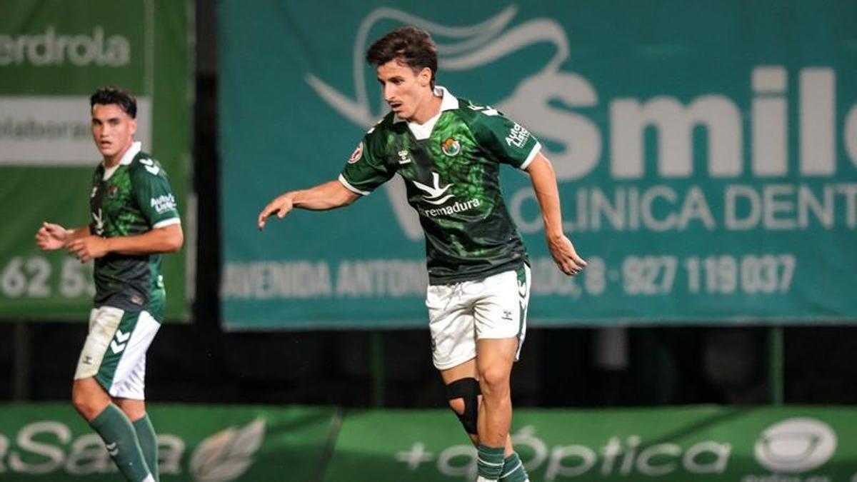Sergio Navarro, uno de los mejores del Cacereño ante el Mirandés.