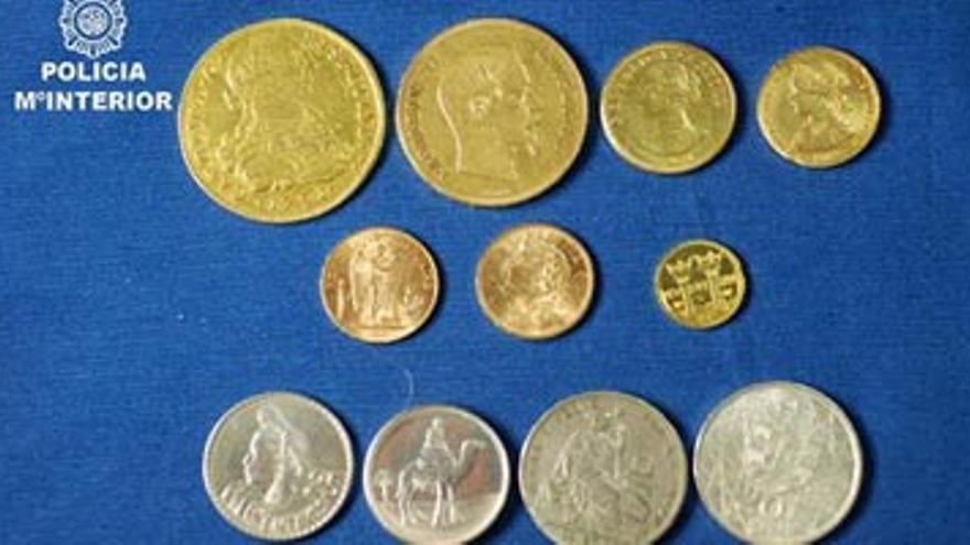 Recuperada en Mérida una colección de monedas de oro y plata de los siglos XVIII, XIX y XX