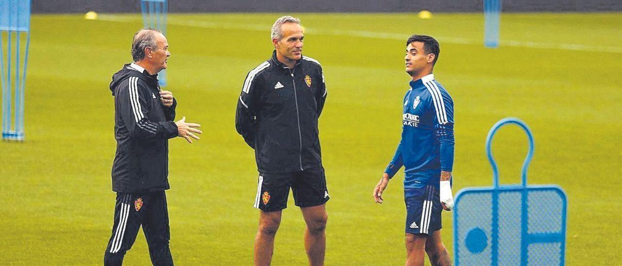 Javi Suárez, en el centro, junto a JIM y Nano Mesa durante un entrenamiento de la pasada temporada.