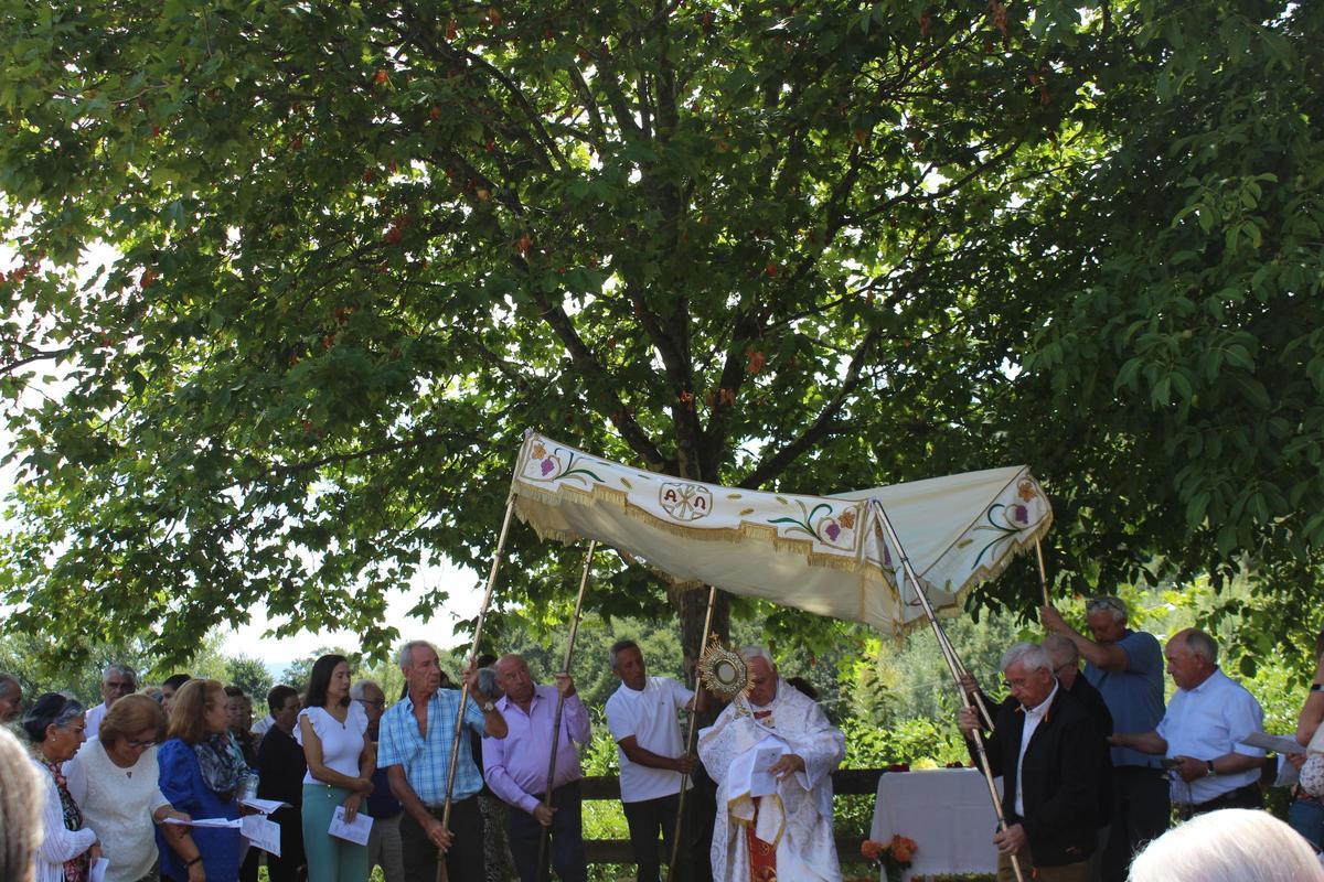 GALERÍA I Procesión del Sacramento en San Martín de Castañeda
