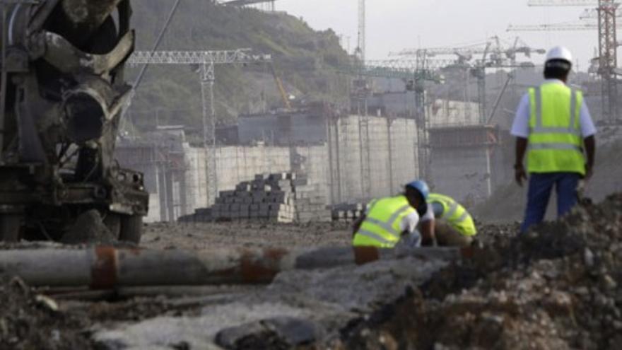 Sacyr pide más dinero para continuar las obras