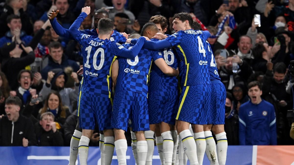 Los jugadores del Chelsea celebran el primer gol de la noche