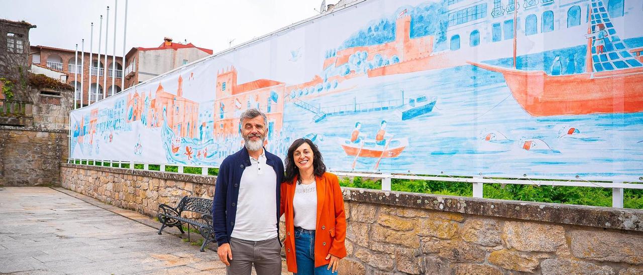Ramón Quintas y Noelia Muíños, ante la gran lona artística que reproduce su acuarela sobre Baiona.