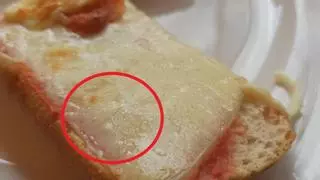 "Pelos" y "cucarachas" en la comida en un restaurante de Ibiza