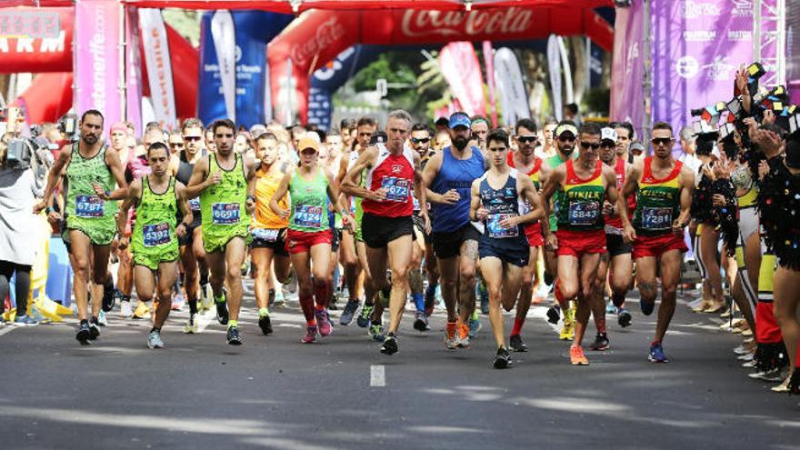 Salida de la VI Maratón Internacional Naviera Armas Santa Cruz de Tenerife.