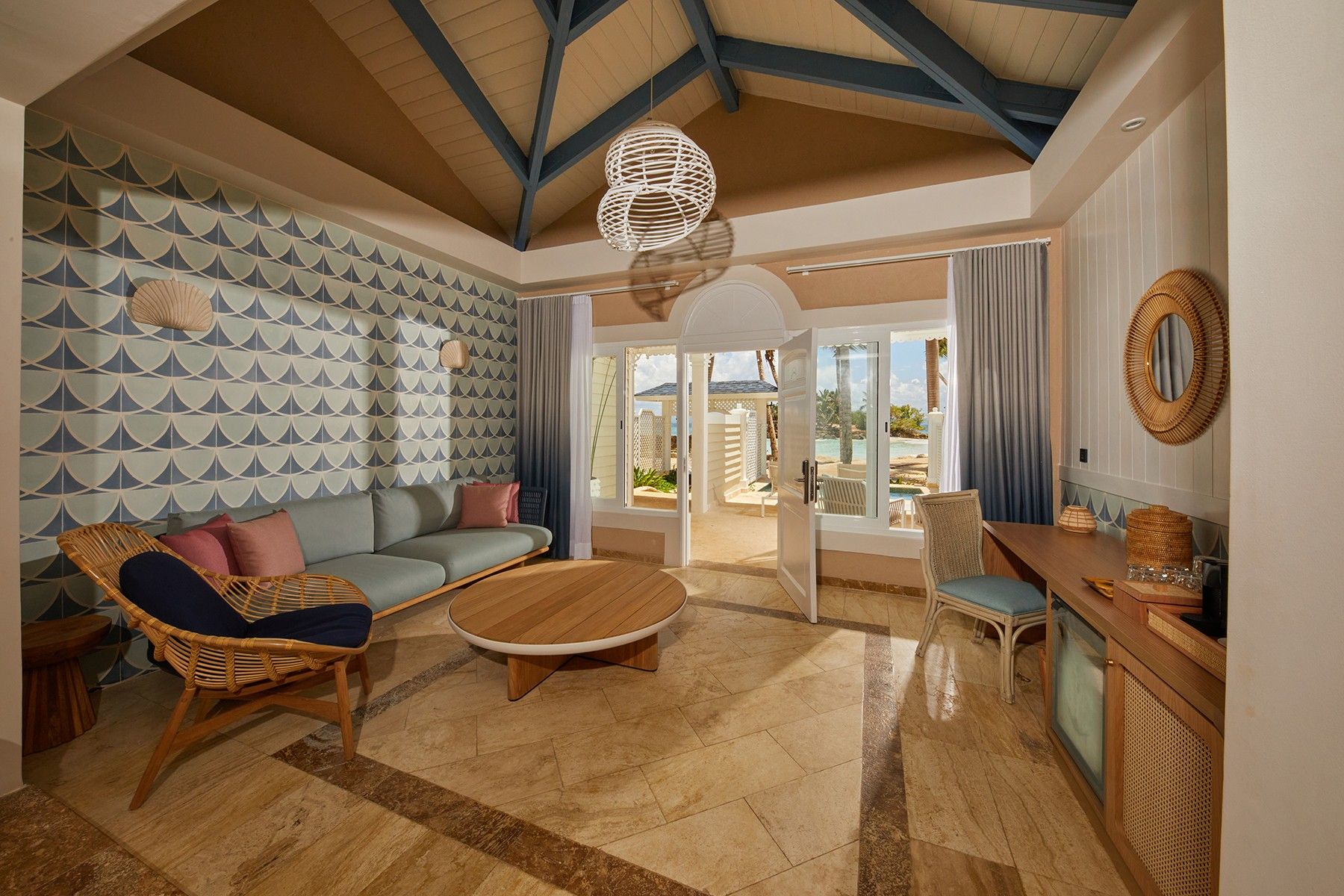 Una de las estancias de la Beach Front Villa