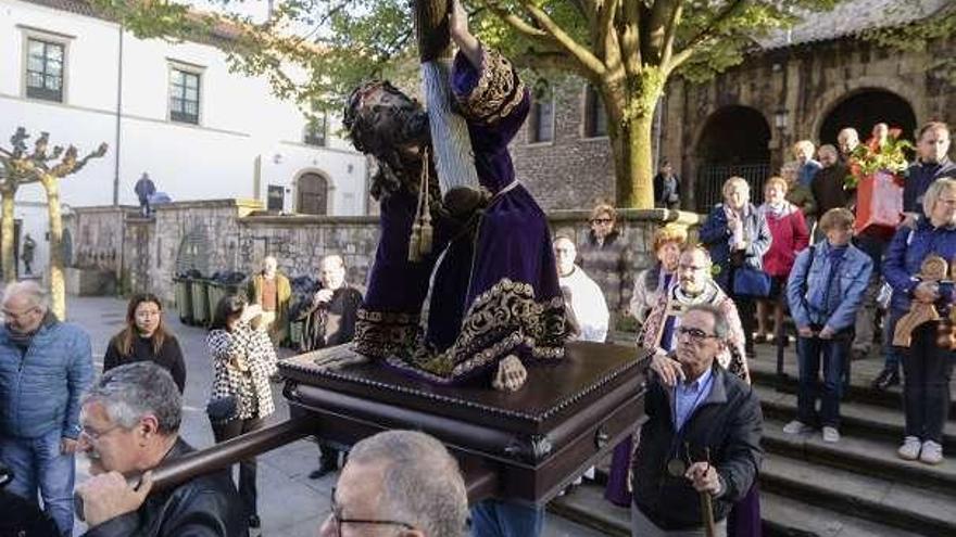 El paso de Jesús de Galiana regresa en procesión a su capilla