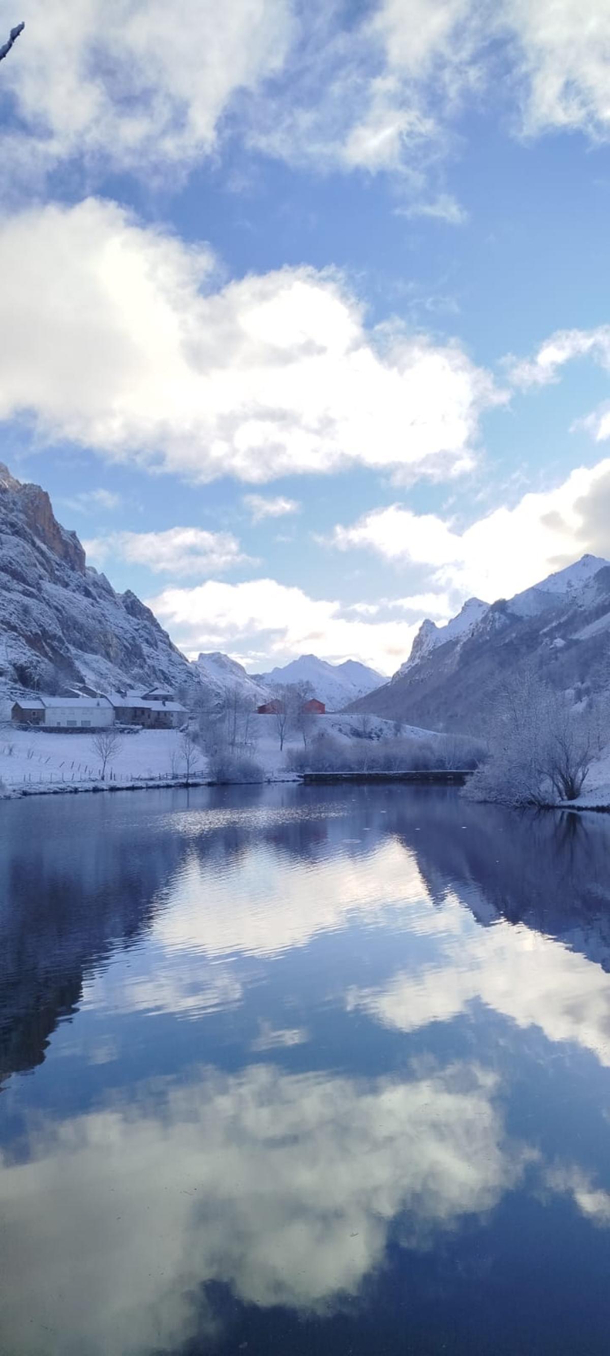 Nieve en Asturias en el primer día del invierno