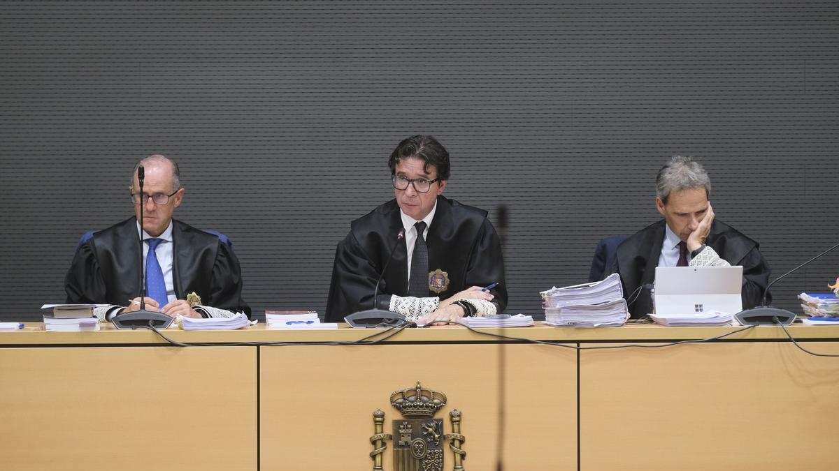 El tribunal de la Sección Primera de la Audiencia Provincial de Las Palmas durante el juicio del 'caso Emalsa'.