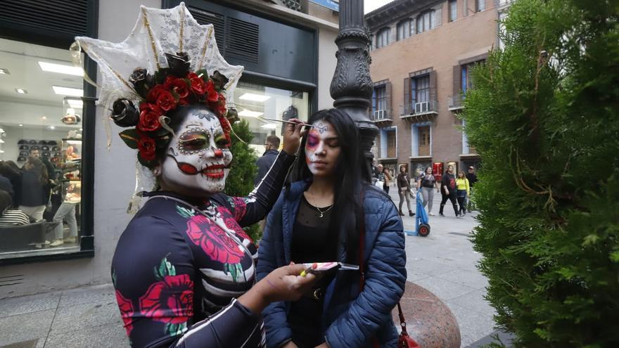 FOTOGALERÍA | Zaragoza se prepara para la noche de Halloween
