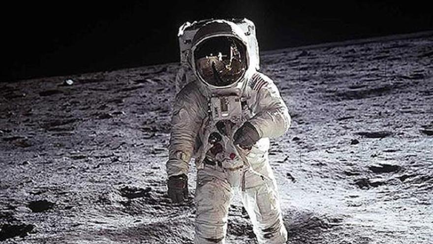 Buzz Aldrin, de la missió &quot;Apollo 11&quot;, a la superfície de la Lluna.