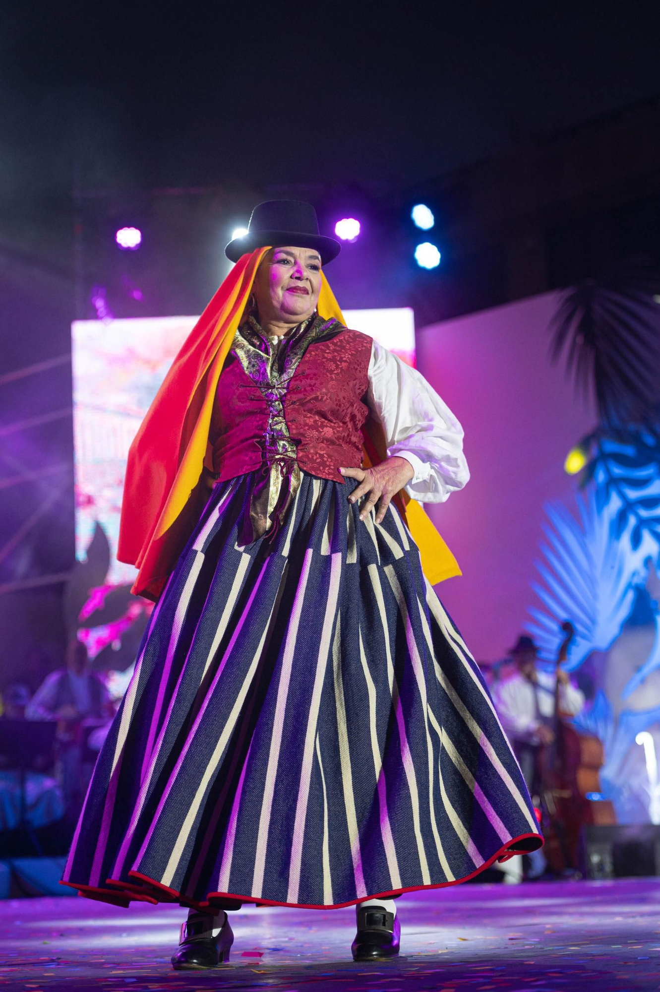 Gala de elección de la primera reina de los mayores de las Fiestas de Mayo
