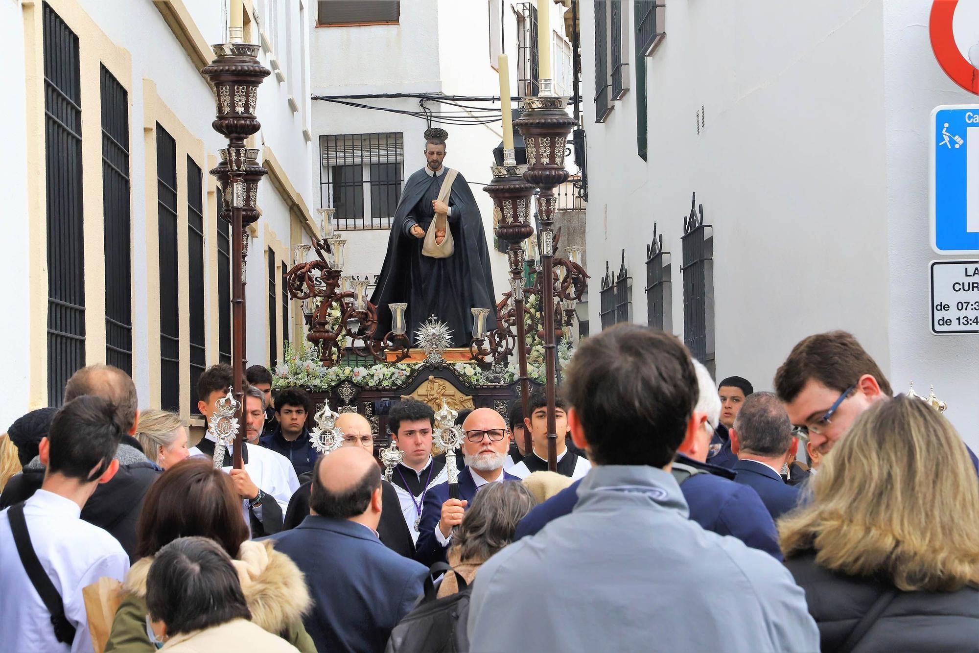 El Padre Cristobal procesiona por las calles del barrio