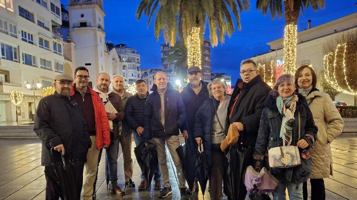 Alumnos de Artes y Oficios protestan en la plaza de Minayo (Badajoz).