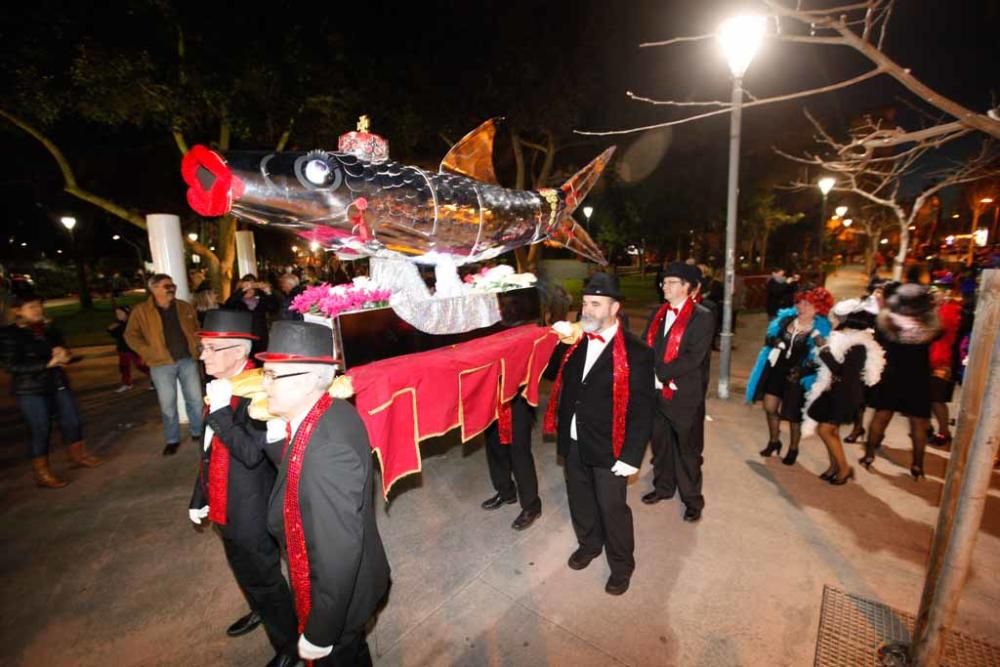 Cuplé, pasacalles y 90 kilos de sardinas para despedir el carnaval en Vila