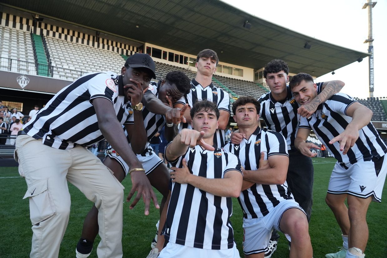 ¡Las mejores imágenes de la celebración del ascenso a Segunda Federación del Castellón B!