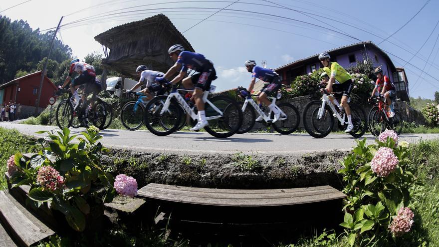 Evenepoel domina la Vuelta ante Mas, Roglic y los dos jóvenes de oro