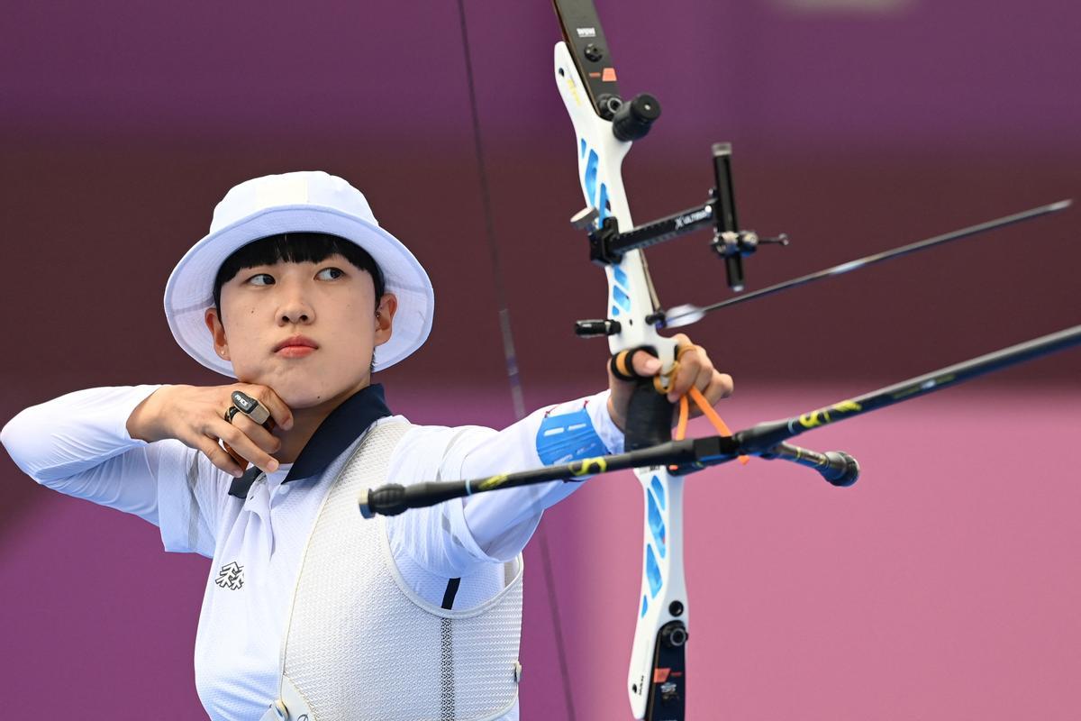 Allau de suports a la medallista sud-coreana An San amb milers de fotos de dones amb els cabells curts