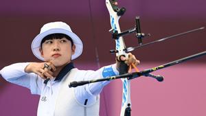 Allau de suports a la medallista sud-coreana An San amb milers de fotos de dones amb els cabells curts