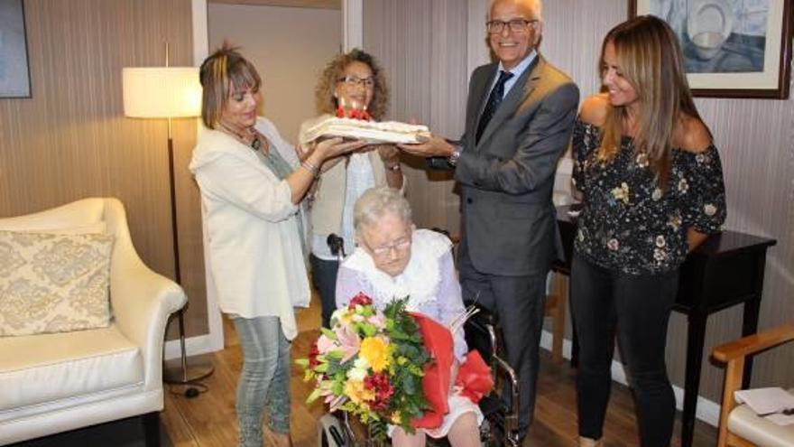 Centenària La veïna de Girona Trinidad López Alonso ha fet 100 anys