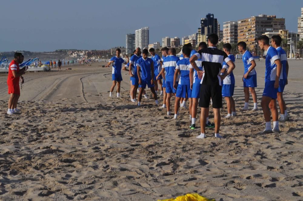 Entrenamiento del Hércules CF en la playa de San Juan