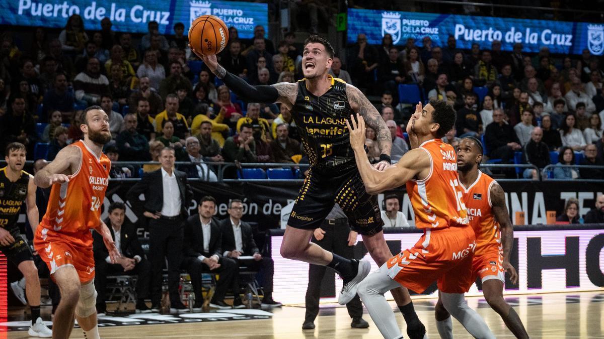 Un espectacular CB Canarias ridiculiza al Valencia