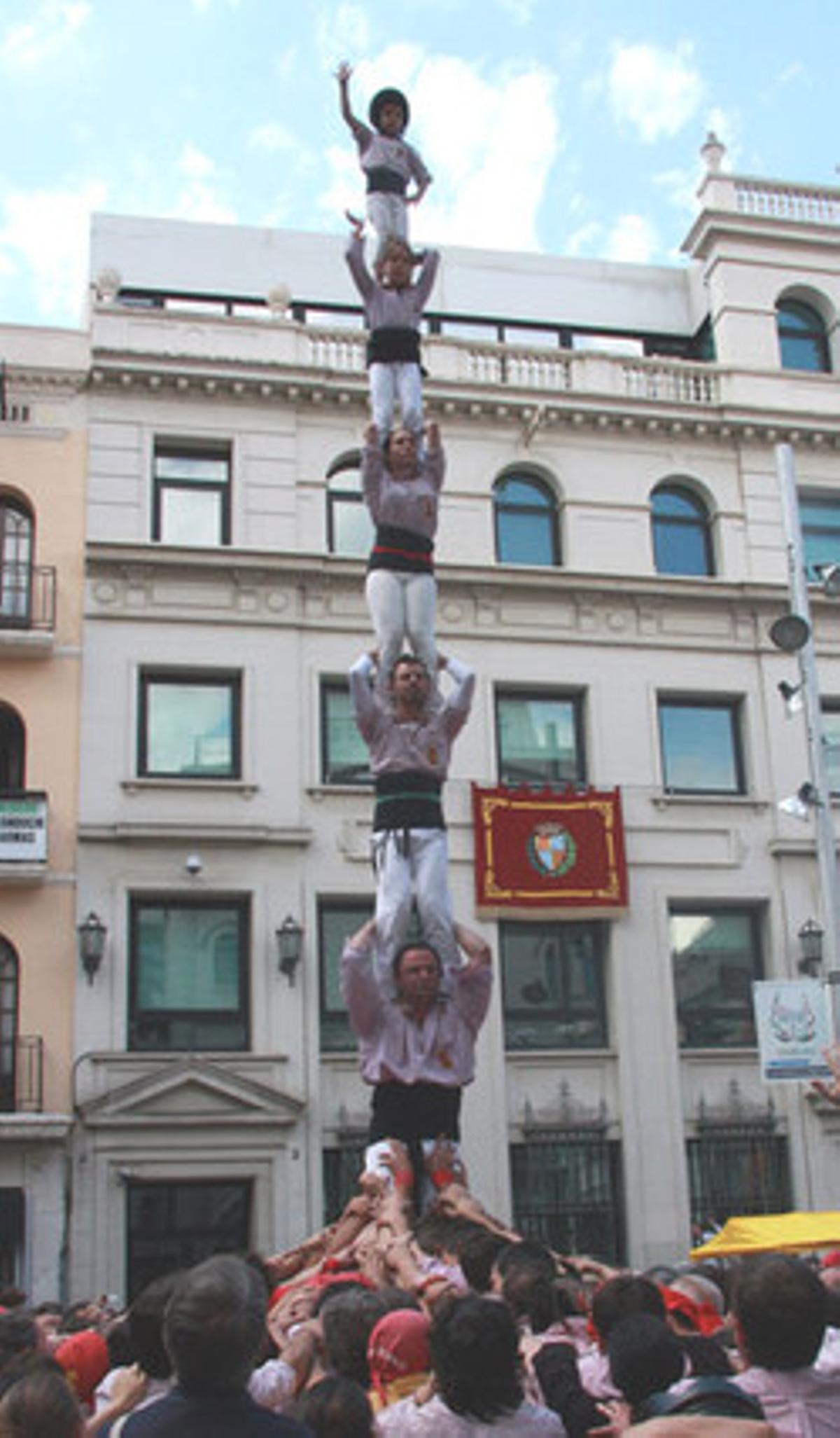 Pilar de 6 dels Minyons de Terrassa a Badalona, aquest diumenge.