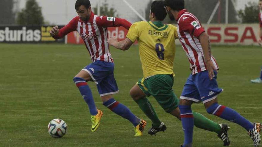 Un jugador del Sporting B avanza con el balón en el partido contra el Tropezón.