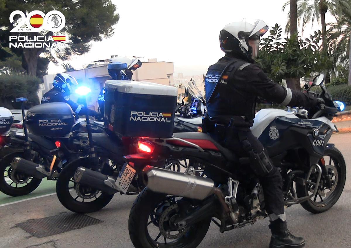Motoristas de la Policía Nacional durante una patrulla.