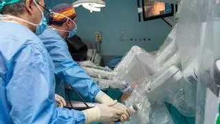 El Hospital de Getafe ya opera con asistencia robótica al 90% de los pacientes que tienen obesidad mórbida