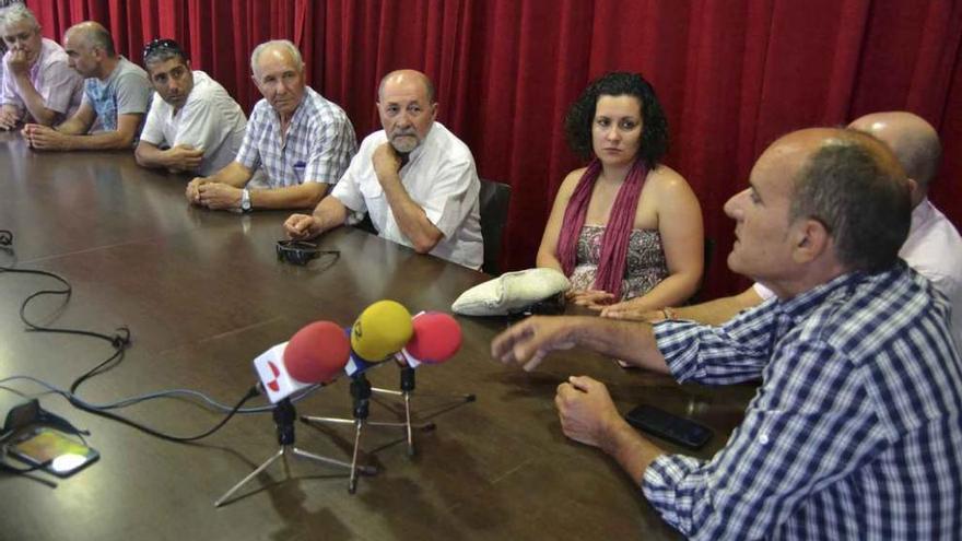 Representantes de las autoescuelas de Benavente, Camarzana y Villalpando, el pasado jueves.