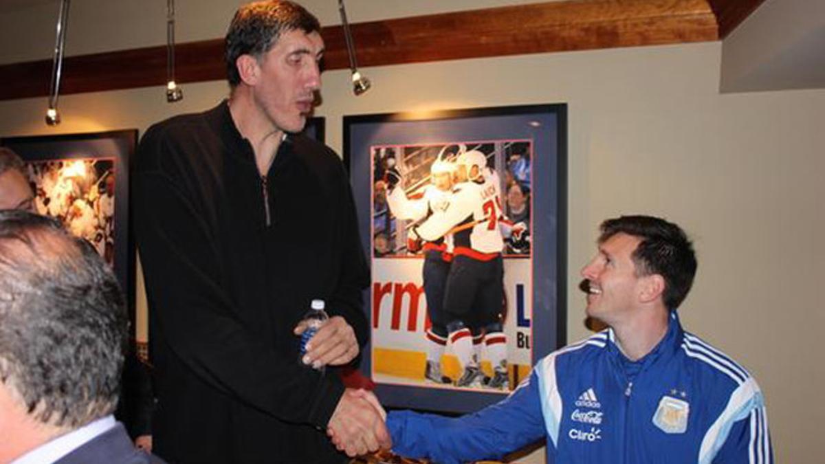 Messi, junto a Gheorghe Muresan