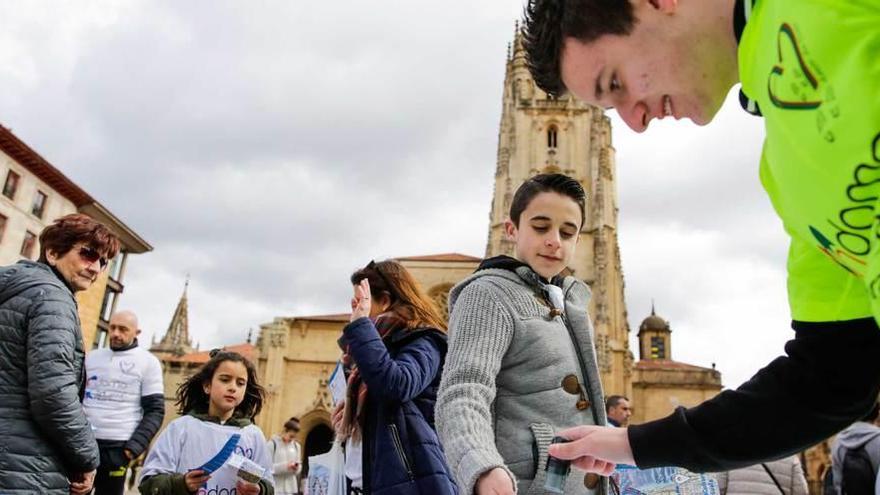 Uno de los grupos de alumnos en la plaza de la Catedral.