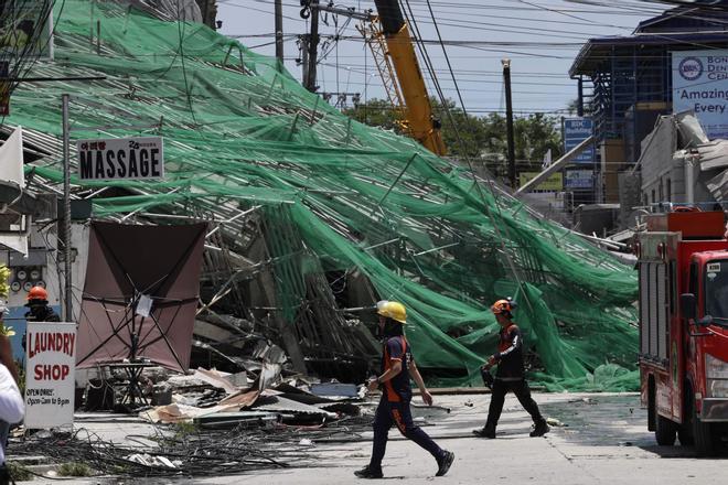 El derrumbe de un edificio en construcción deja al menos 30 desaparecidos en Filipinas