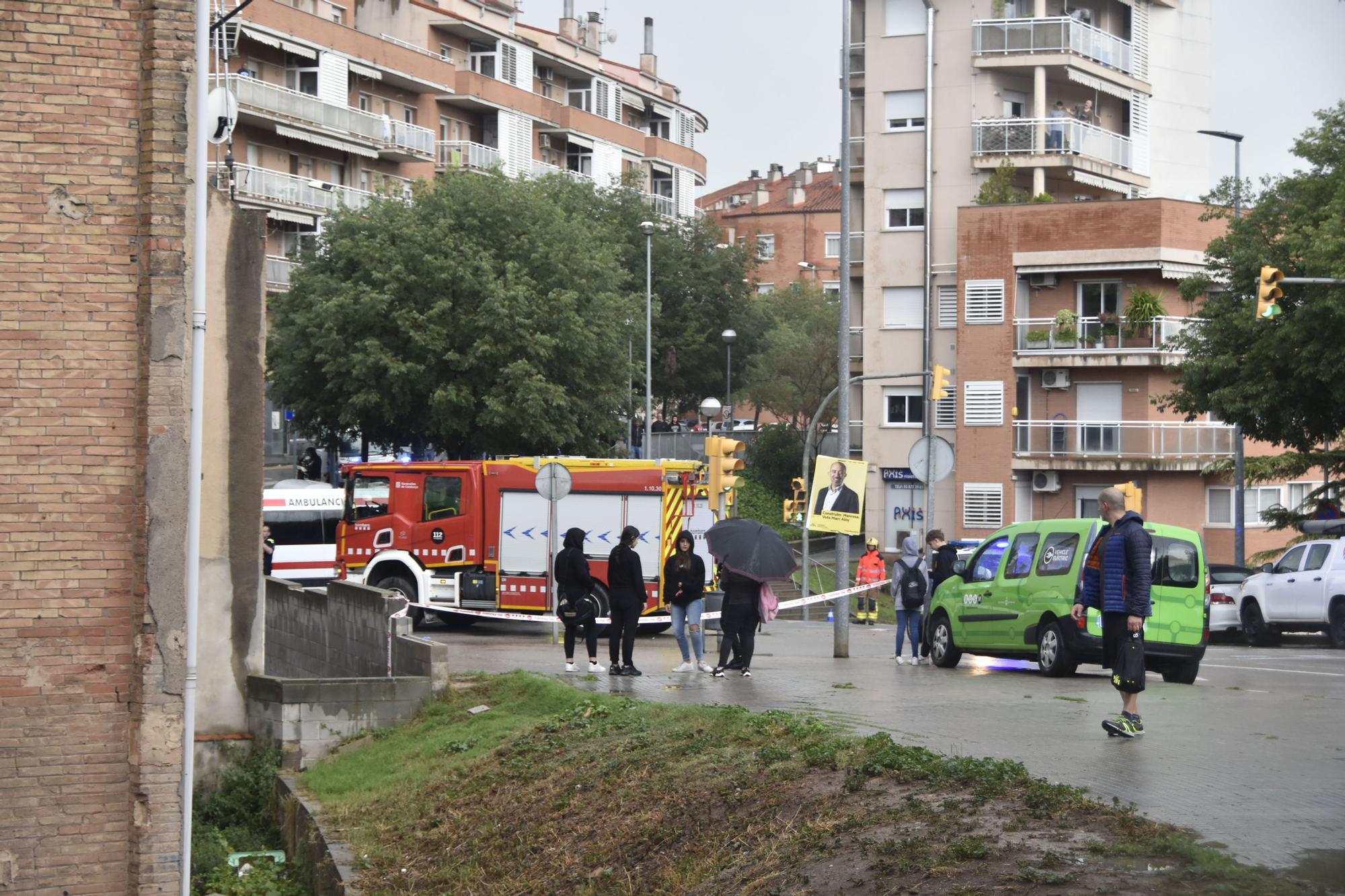 Un bus urbà atropella una dona i un nen a Manresa