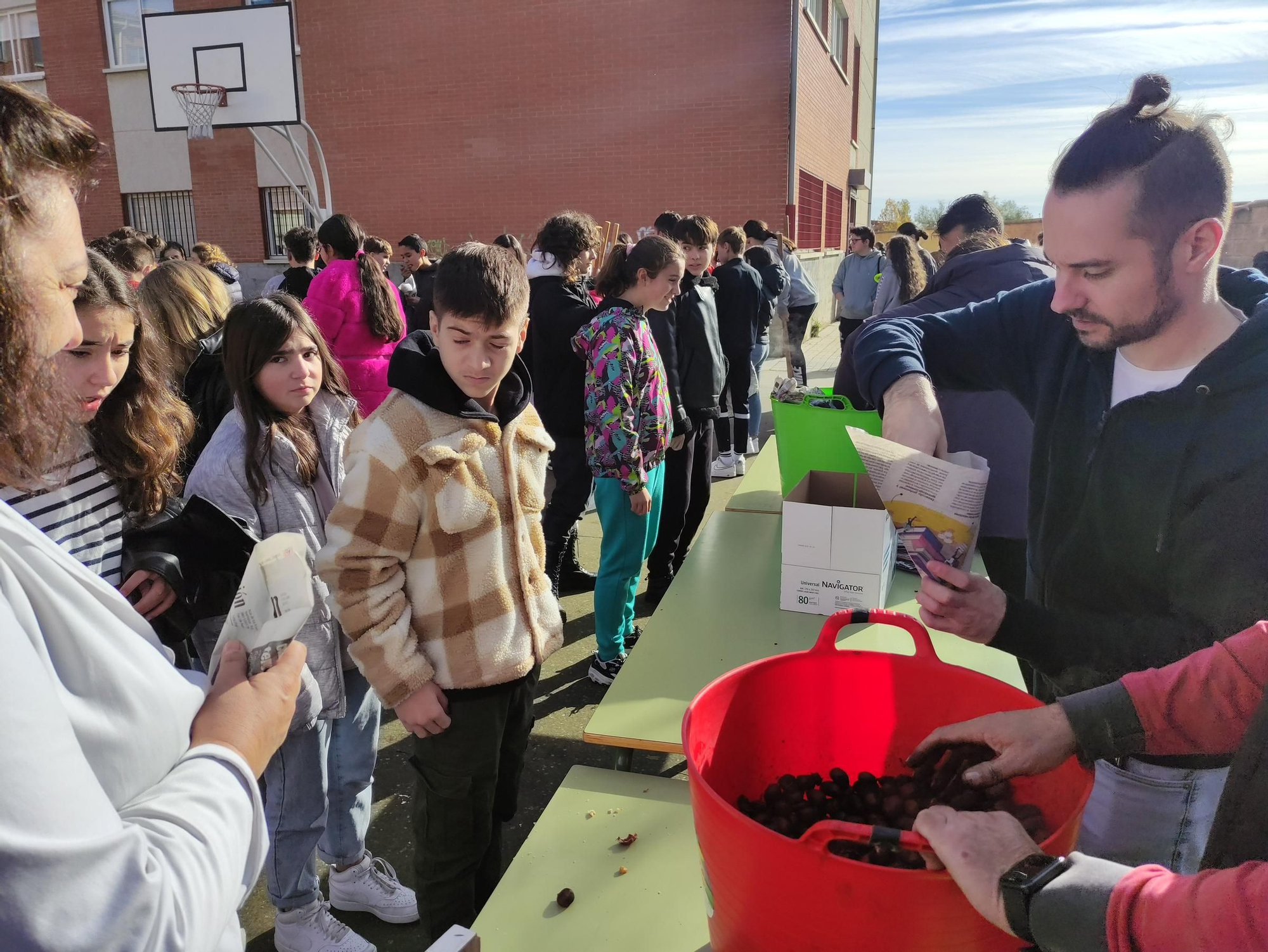 Magosto, juegos tradicionales y diversión en el IES León Felipe de Benavente