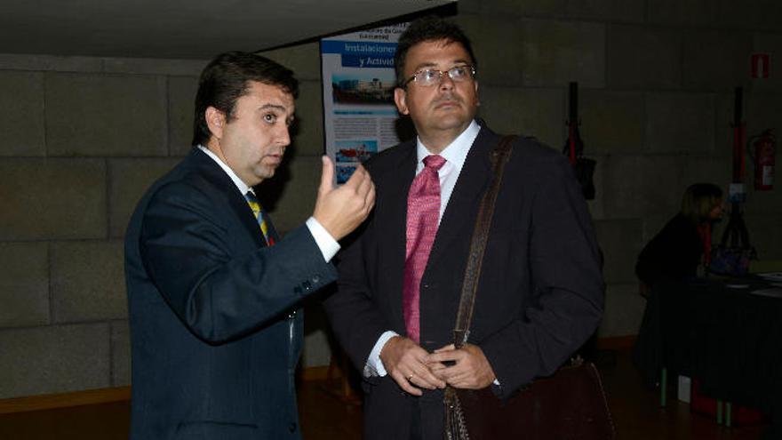 José Torres (izquierda), presidente de la Cámara de Lanzarote, y Luis Ibarra, presidente de la Autoridad Portuaria.