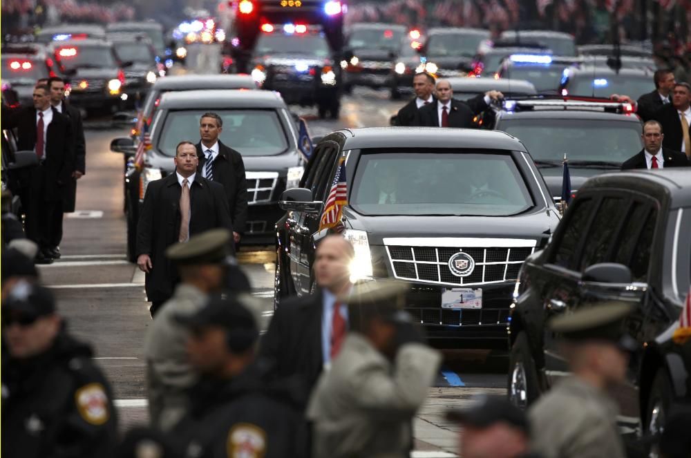 Secret Service agents walk alongside of U.S. ...