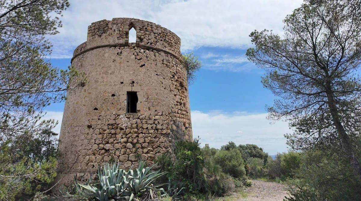 La finca municipal cuenta con una torre de defensa de 1616