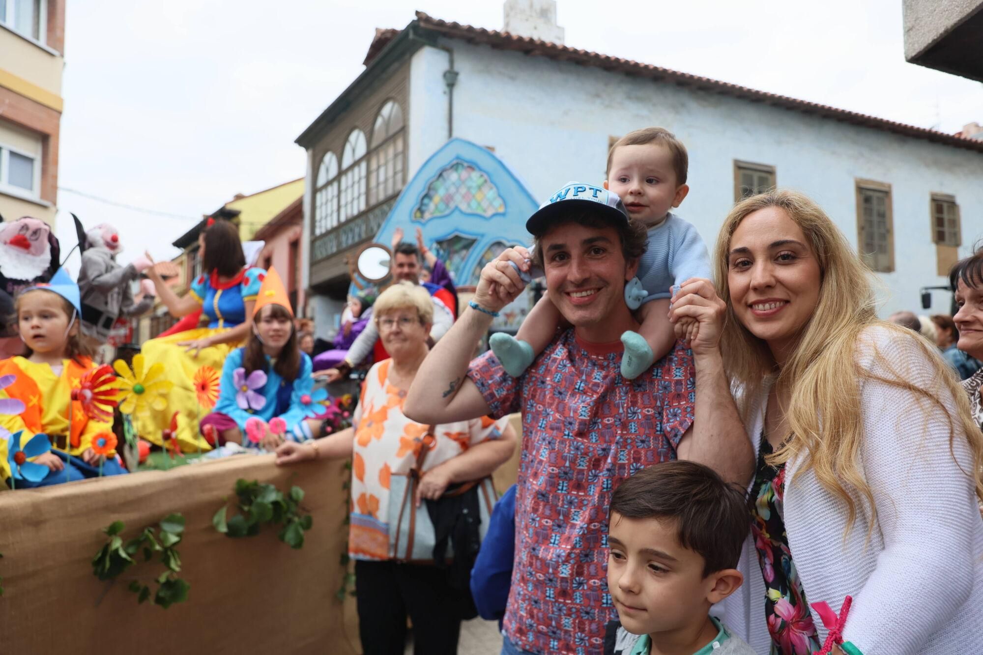 EN IMÁGENES: El desfile de carrozas por las fiestas del Carmen de Luancoi
