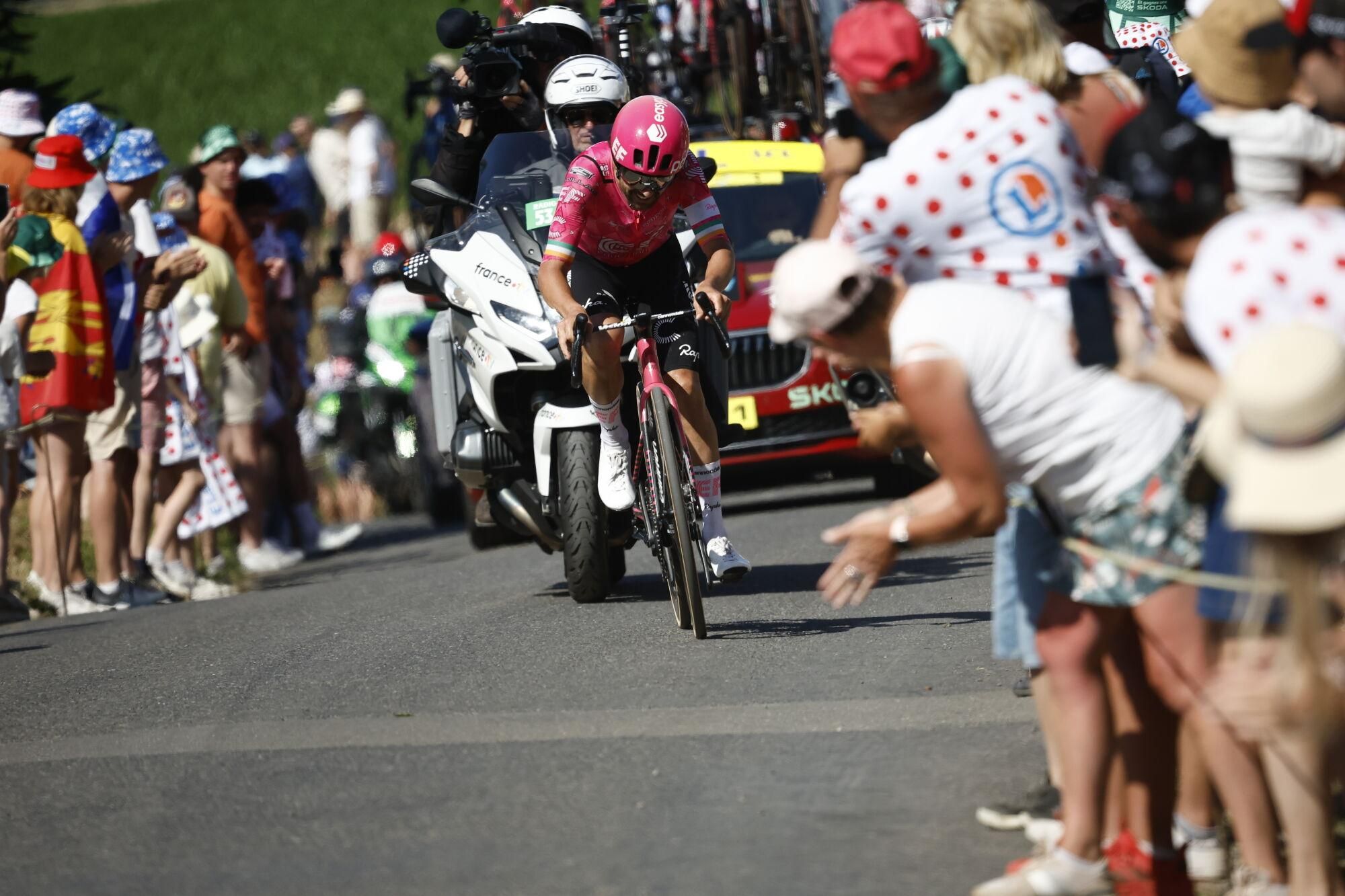 (France), 10/07/2025.- Irish rider Ben Healy of EF Education - EasyPost team in action during the 6th stage of the Tour de France cycling race over 201.5km from Bayeux to Vire Normandie, France, 10 July 2025. (Ciclismo, Francia) EFE/EPA/MARTIN DIVISEK