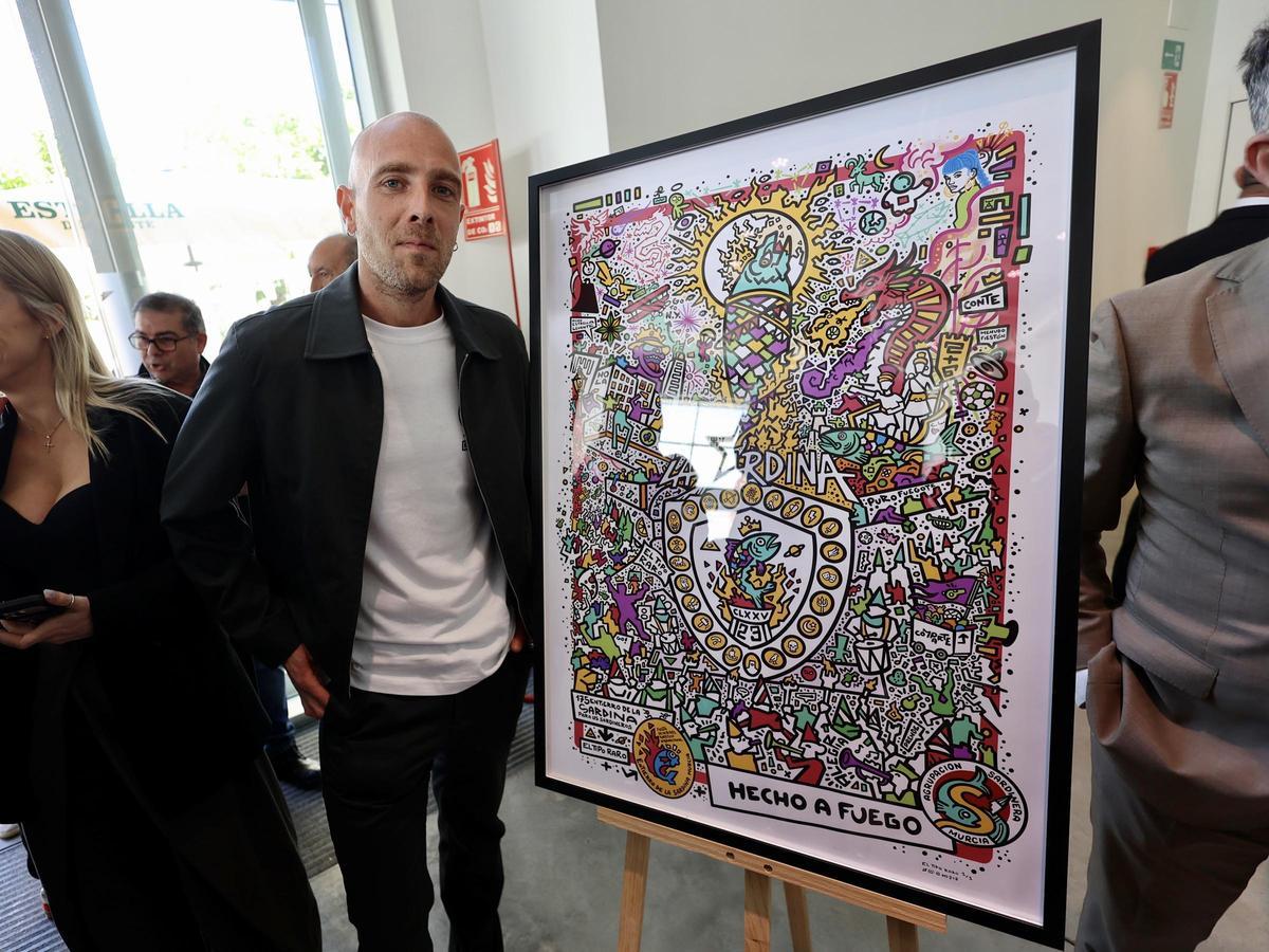 Salvador Marín, El Tipo Raro, autor del diseño de la camiseta conmemorativa del Entierro de la Sardina