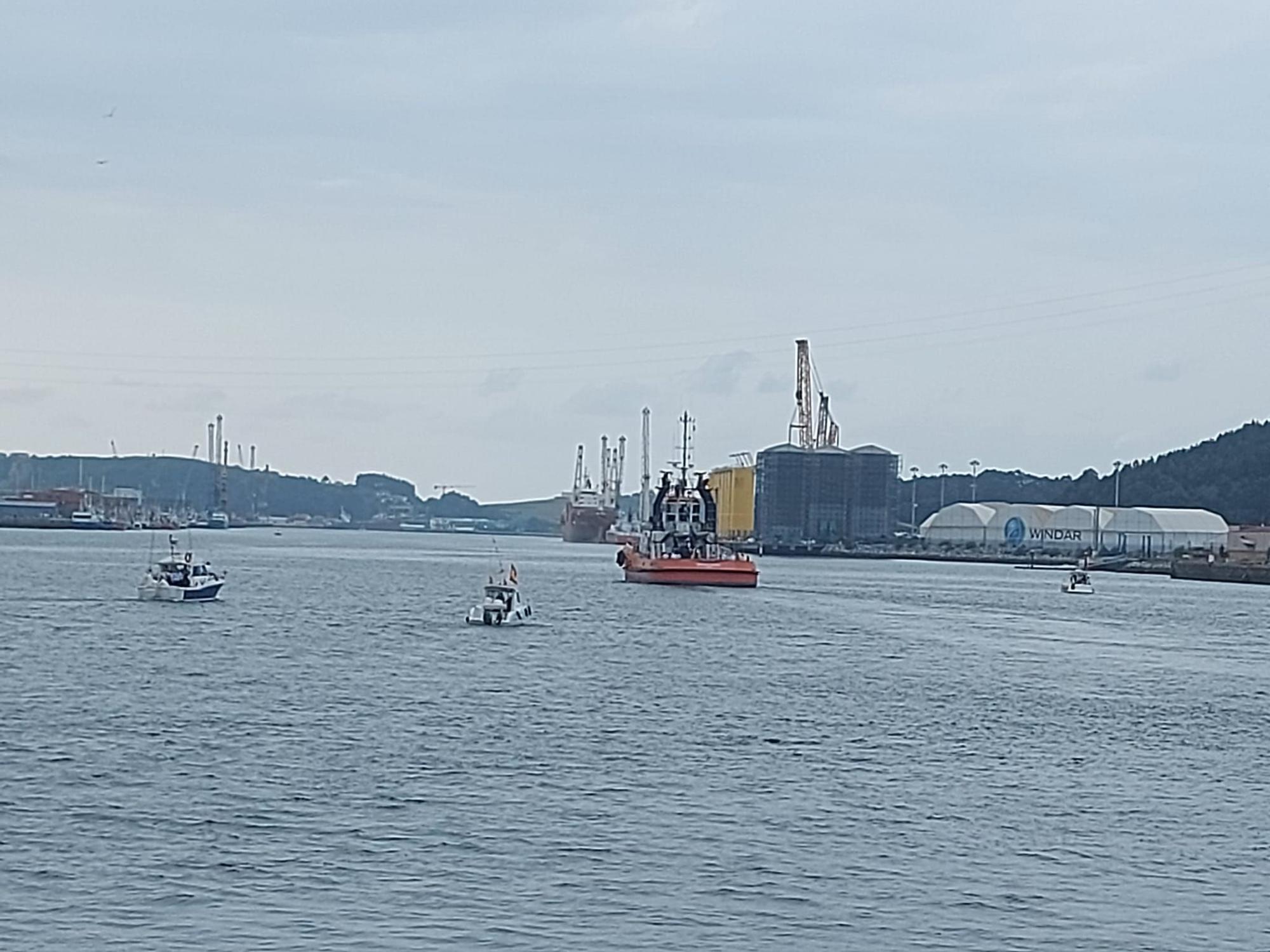 La virgen del Carmen bendijo las aguas de Avilés