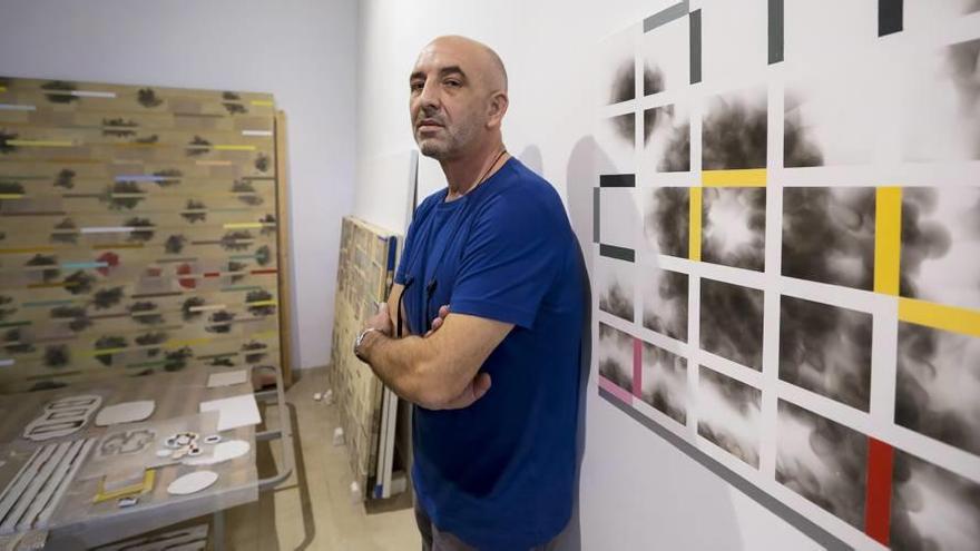 El artista Joan Soler, en su estudio de Palma.