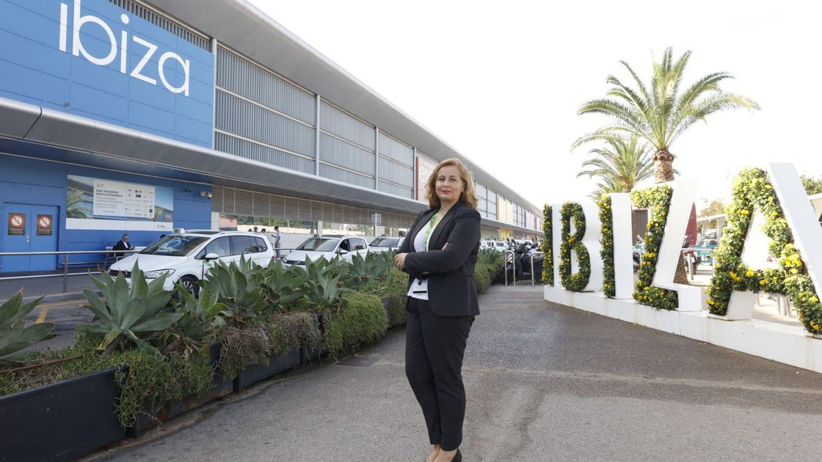 La directora del aeropuerto de Eivissa, Marta Torres, en la terminal. | J.A. RIERA